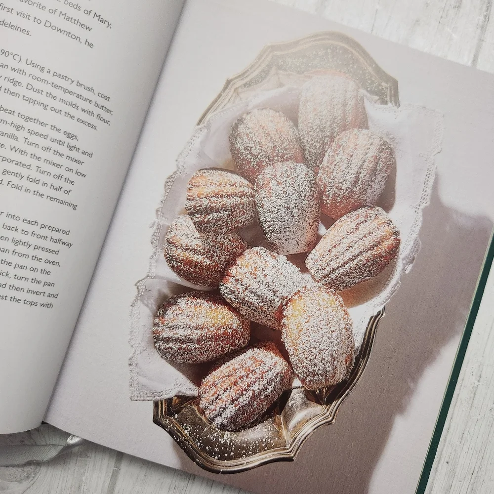 The Official Downton Abbey Afternoon Tea Cookbook 2020